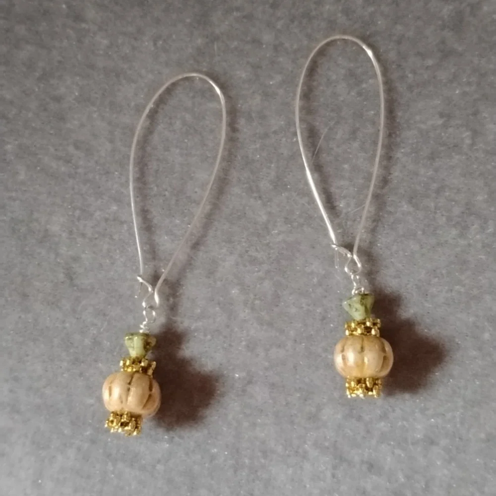 🎃Hand Crafted Pumpkin Beaded Earrings🎃 - Picture 4 of 4